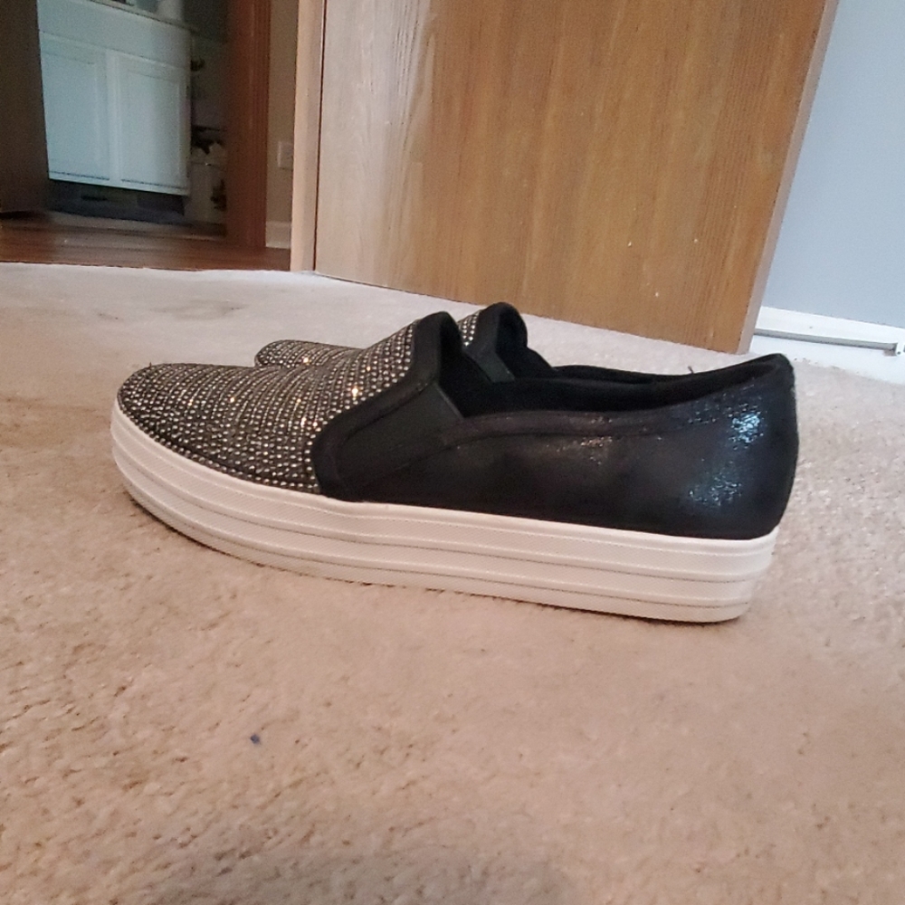 Skechers sparkly slip on size 8